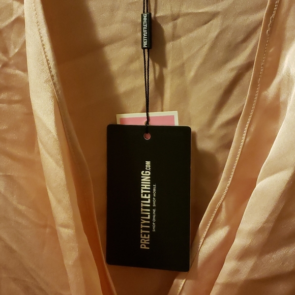 Pretty Little Thing Mini dress - Picture 6 of 10